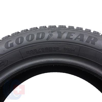 4. 205 60 16 2x GOODYEAR 92H Ultra Grip Winterreifen 2019 8-8,2mm