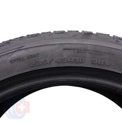 4. 2 x GOODYEAR 235/45 R18 98V XL UltraGrip Performance 3 Winterreifen 2023 6,8-7mm